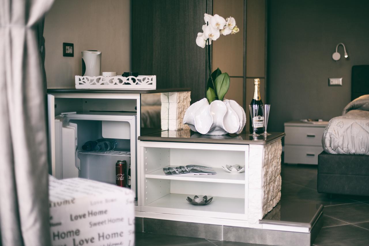 Alba Magica Bed & Breakfast อาเจโรลา ภายนอก รูปภาพ