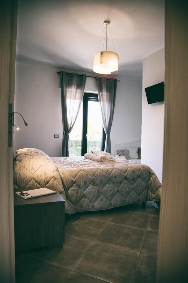 Alba Magica Bed & Breakfast อาเจโรลา ภายนอก รูปภาพ