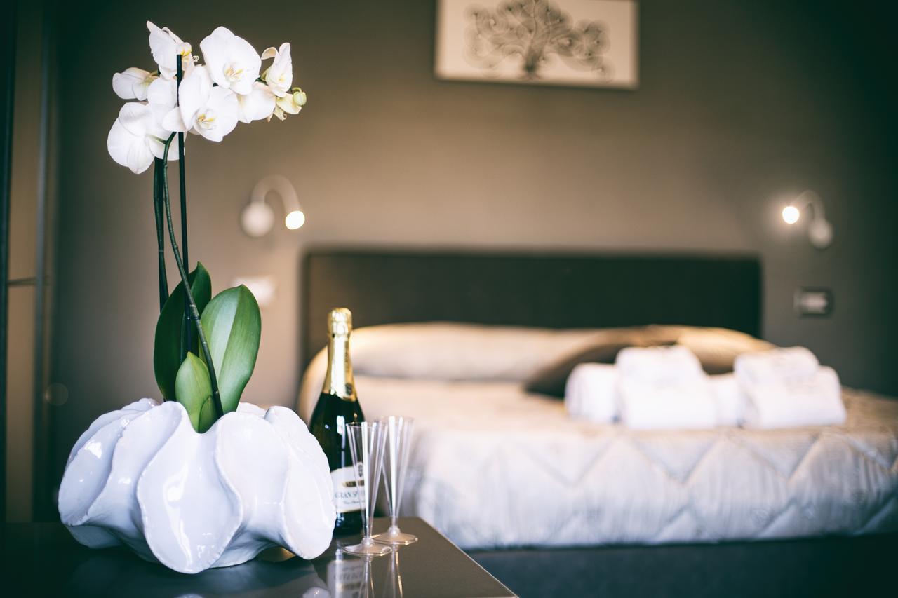 Alba Magica Bed & Breakfast อาเจโรลา ภายนอก รูปภาพ